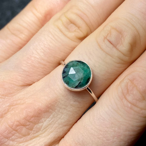 Dainty Modish Stacker Ring :: Rosecut Emerald